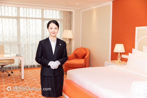 酒店管理中的“隱形守護者” 貼身管家形象與住宿體驗的深度融合